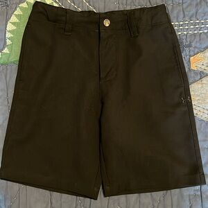 Gently used black performance under armour size 6 shorts